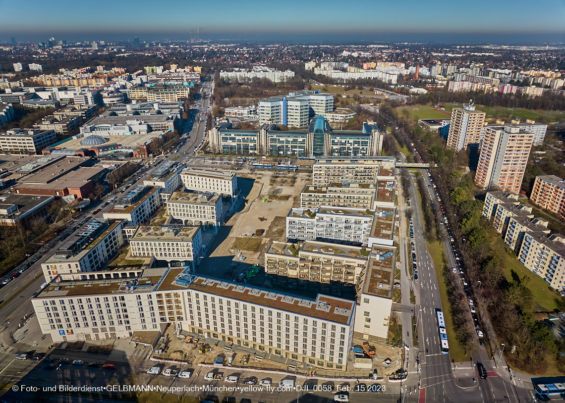 15.02.2023 - Perlach Plaza - Rentenversicherung - SHAERE - Allianz in Neuperlach
